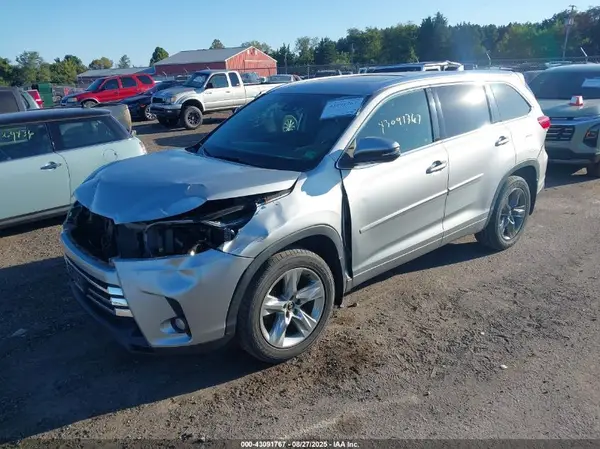 5TDDZRFH3JS846985 2018 TOYOTA HIGHLANDER - Image 2