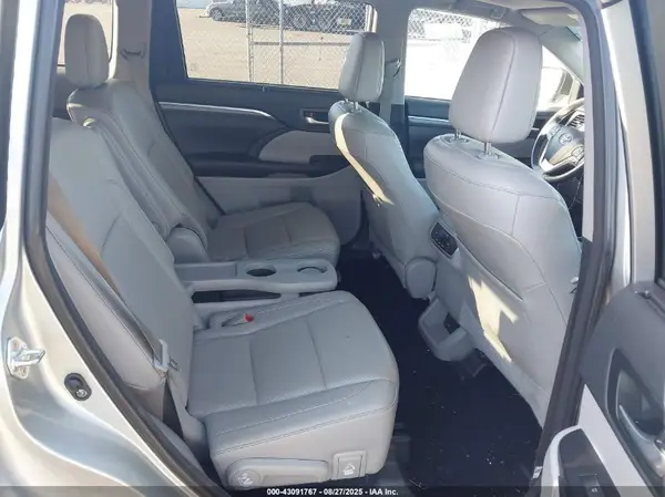 5TDDZRFH3JS846985 2018 TOYOTA HIGHLANDER - Image 8