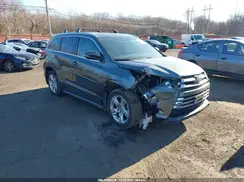 5TDDZRFH3JS853533 2018 TOYOTA HIGHLANDER