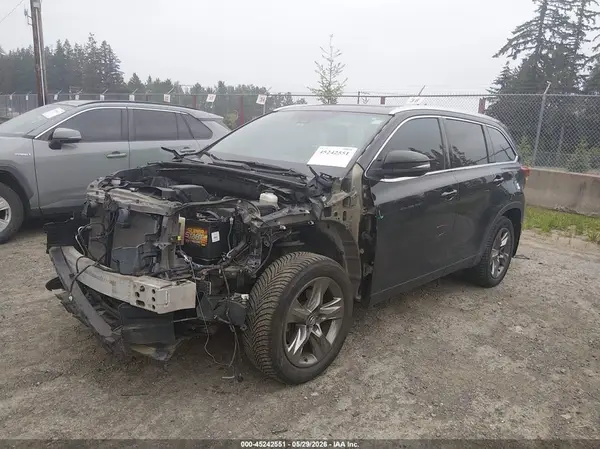 5TDDZRFH3JS870266 2018 TOYOTA HIGHLANDER - Image 2