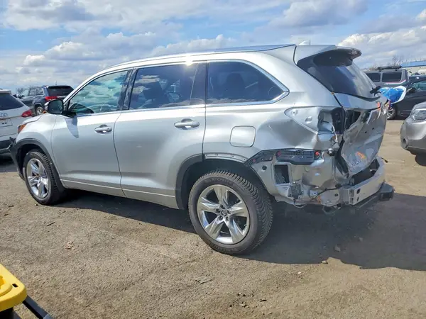 5TDDZRFH3JS870753 2018 TOYOTA HIGHLANDER - Image 2