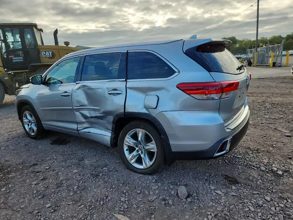 5TDDZRFH3JS882188 2018 TOYOTA HIGHLANDER - Image 2