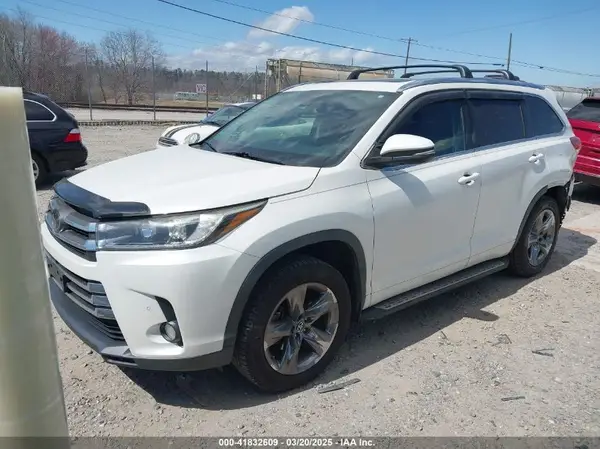 5TDDZRFH3JS901578 2018 TOYOTA HIGHLANDER - Image 2
