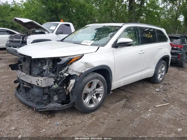5TDDZRFH3JS903668 2018 TOYOTA HIGHLANDER - Image 2