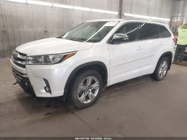 5TDDZRFH3JS907770 2018 TOYOTA HIGHLANDER - Image 2