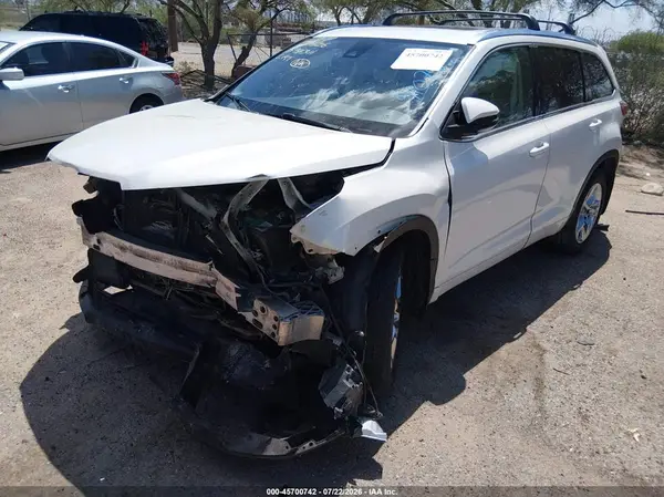 5TDDZRFH3JS910748 2018 TOYOTA HIGHLANDER - Image 2