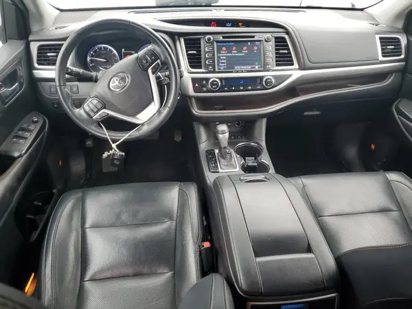 5TDDZRFH3KS702757 2019 TOYOTA HIGHLANDER - Image 8