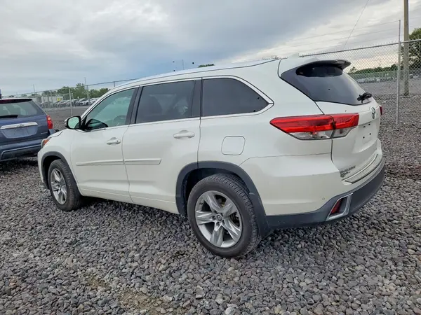 5TDDZRFH3KS704508 2019 TOYOTA HIGHLANDER - Image 2