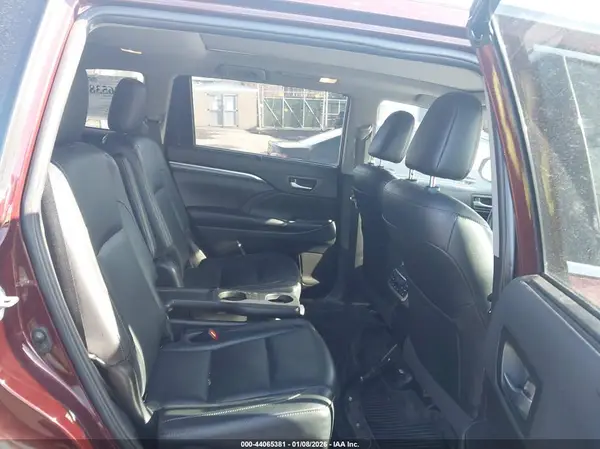 5TDDZRFH3KS711216 2019 TOYOTA HIGHLANDER - Image 8