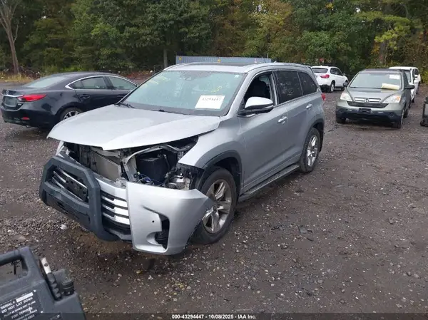 5TDDZRFH3KS744636 2019 TOYOTA HIGHLANDER - Image 2