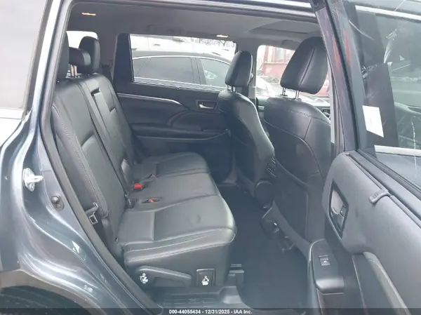 5TDDZRFH3KS746841 2019 TOYOTA HIGHLANDER - Image 8