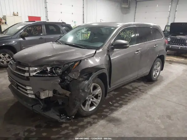 5TDDZRFH3KS930435 2019 TOYOTA HIGHLANDER - Image 2