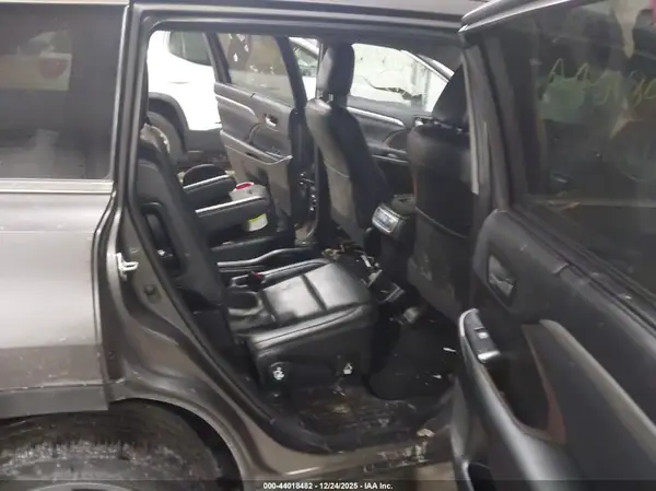 5TDDZRFH3KS930435 2019 TOYOTA HIGHLANDER - Image 8