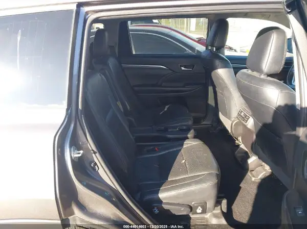 5TDDZRFH3KS964892 2019 TOYOTA HIGHLANDER - Image 8
