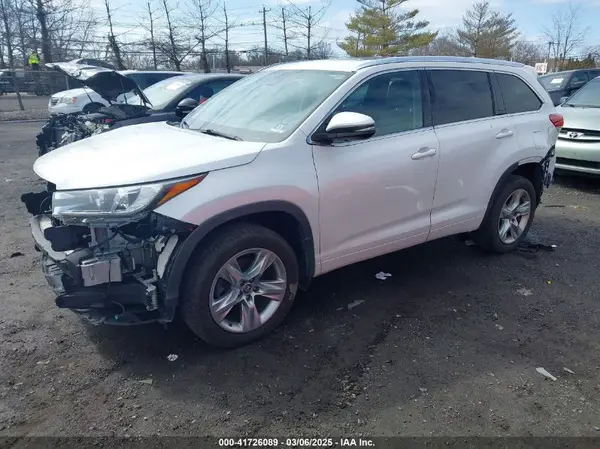 5TDDZRFH3KS970241 2019 TOYOTA HIGHLANDER - Image 2