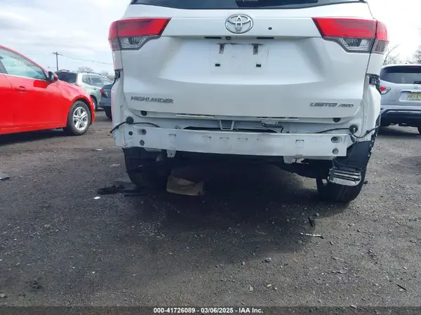 2019 TOYOTA HIGHLANDER IAAI lot 41726089 auction photo 6