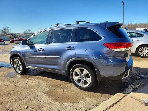 5TDDZRFH4HS356887 2017 TOYOTA HIGHLANDER - Image 2