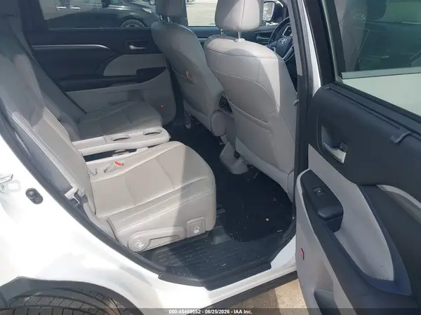 5TDDZRFH4HS375908 2017 TOYOTA HIGHLANDER - Image 8