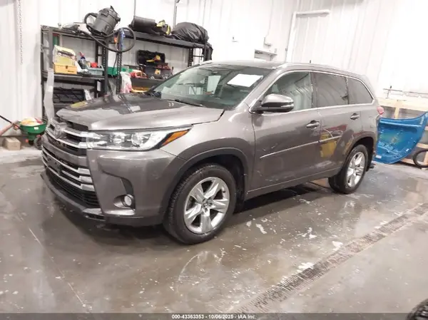 5TDDZRFH4HS381563 2017 TOYOTA HIGHLANDER - Image 2