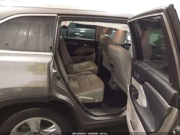 5TDDZRFH4HS381563 2017 TOYOTA HIGHLANDER - Image 8