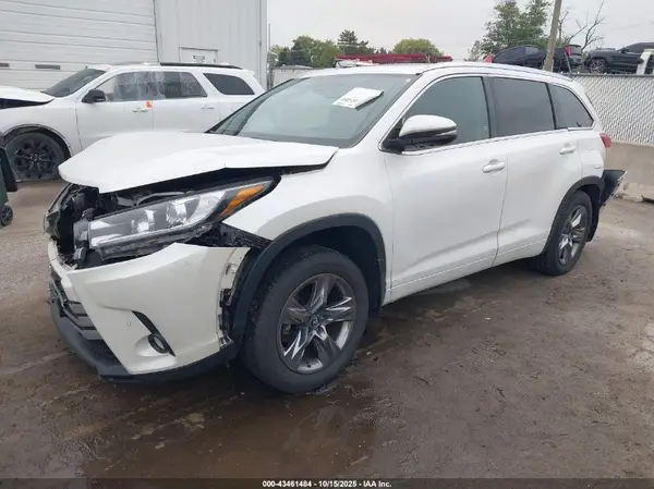5TDDZRFH4HS385614 2017 TOYOTA HIGHLANDER - Image 2