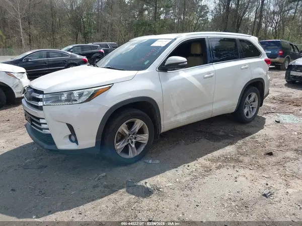 5TDDZRFH4HS392580 2017 TOYOTA HIGHLANDER - Image 2