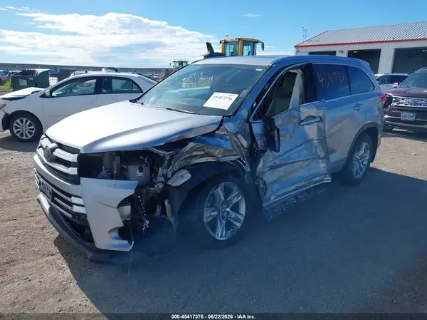 5TDDZRFH4HS395947 2017 TOYOTA HIGHLANDER - Image 2