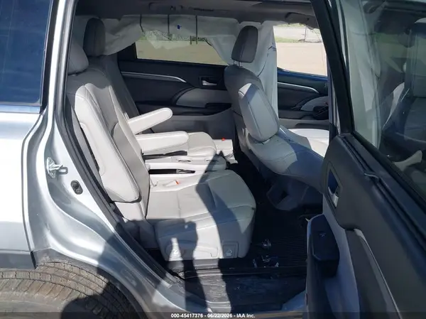 5TDDZRFH4HS395947 2017 TOYOTA HIGHLANDER - Image 8