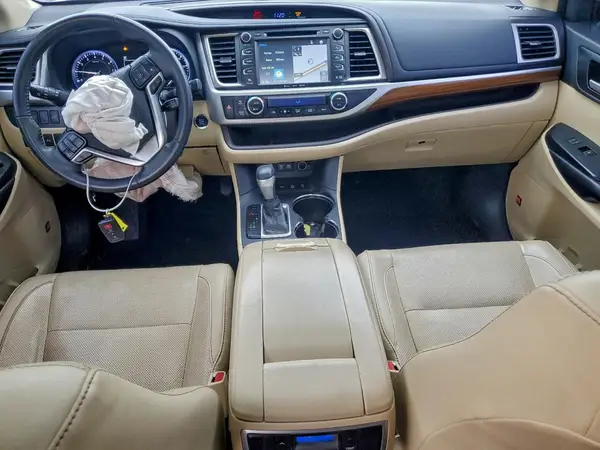 5TDDZRFH4HS403528 2017 TOYOTA HIGHLANDER - Image 8
