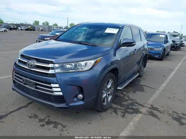 5TDDZRFH4HS405960 2017 TOYOTA HIGHLANDER - Image 2