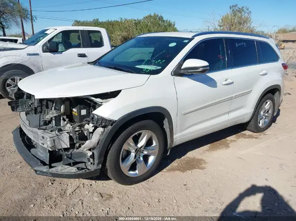 5TDDZRFH4HS406526 2017 TOYOTA HIGHLANDER - Image 2