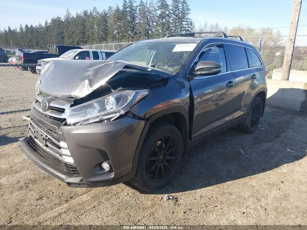 5TDDZRFH4HS416084 2017 TOYOTA HIGHLANDER - Image 2