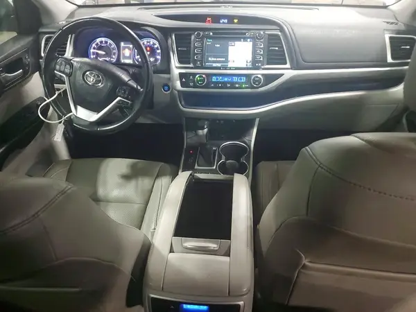 5TDDZRFH4HS427618 2017 TOYOTA HIGHLANDER - Image 8