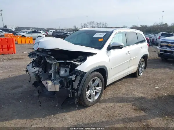 5TDDZRFH4HS431930 2017 TOYOTA HIGHLANDER - Image 2