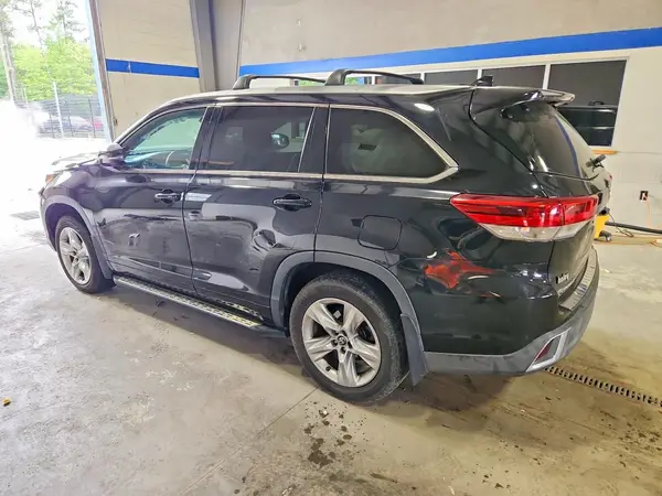 5TDDZRFH4HS446623 2017 TOYOTA HIGHLANDER - Image 2