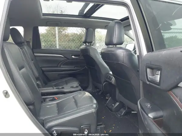 5TDDZRFH4HS449070 2017 TOYOTA HIGHLANDER - Image 8