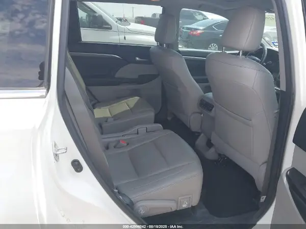 5TDDZRFH4HS452678 2017 TOYOTA HIGHLANDER - Image 8