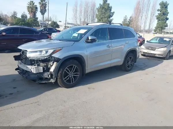 5TDDZRFH4HS457427 2017 TOYOTA HIGHLANDER - Image 2