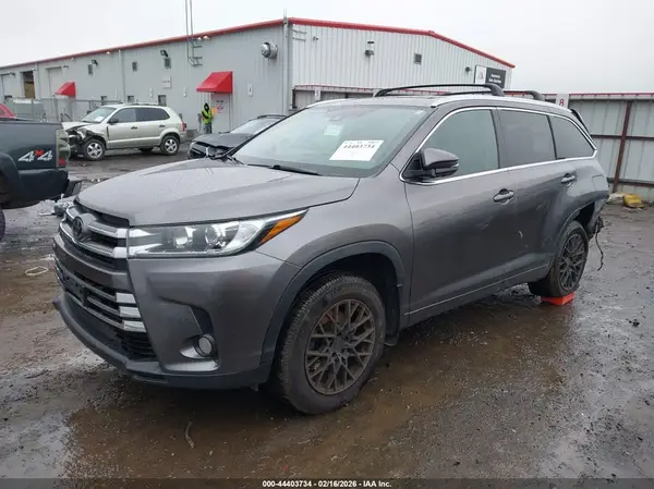 5TDDZRFH4HS466421 2017 TOYOTA HIGHLANDER - Image 2