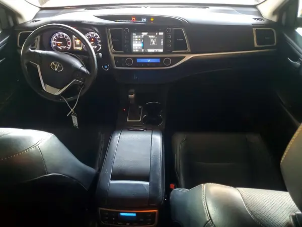 5TDDZRFH4HS469299 2017 TOYOTA HIGHLANDER - Image 8