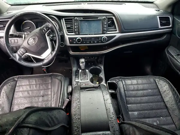 5TDDZRFH4HS483820 2017 TOYOTA HIGHLANDER - Image 8