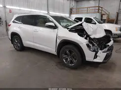 5TDDZRFH4JS496329 2018 TOYOTA HIGHLANDER