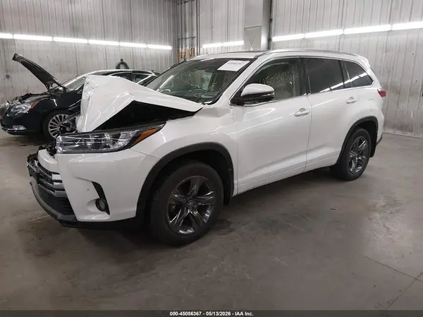 5TDDZRFH4JS496329 2018 TOYOTA HIGHLANDER - Image 2