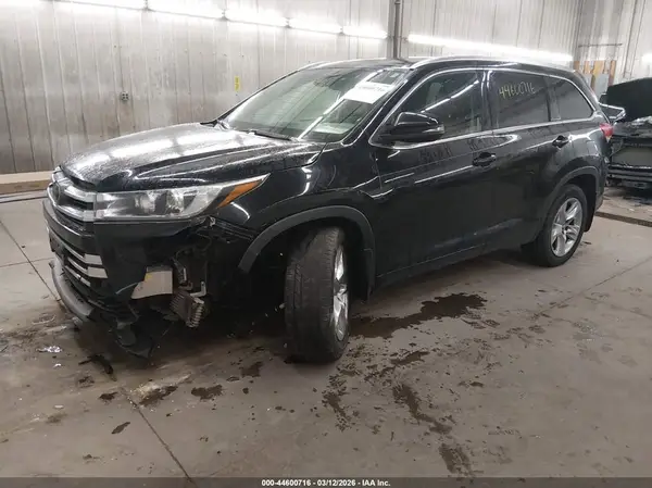5TDDZRFH4JS497092 2018 TOYOTA HIGHLANDER - Image 2