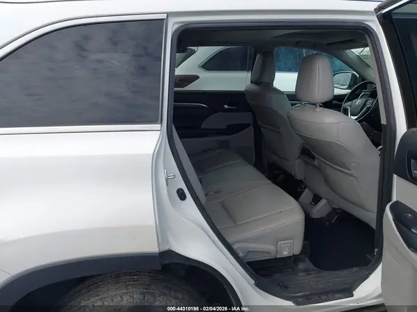 5TDDZRFH4JS498517 2018 TOYOTA HIGHLANDER - Image 8
