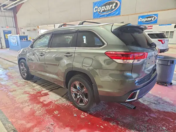 5TDDZRFH4JS815129 2018 TOYOTA HIGHLANDER - Image 2