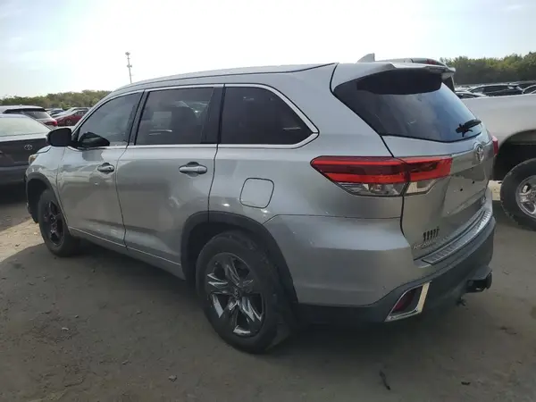 5TDDZRFH4JS820007 2018 TOYOTA HIGHLANDER - Image 2