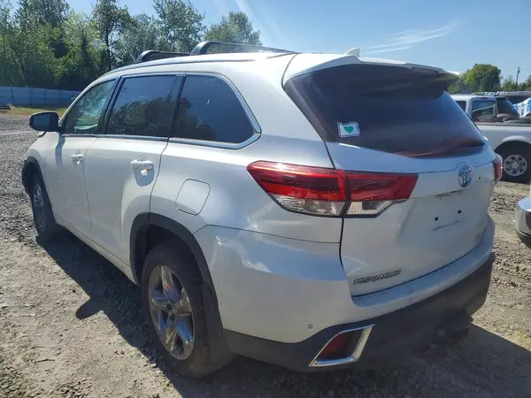 5TDDZRFH4JS838314 2018 TOYOTA HIGHLANDER - Image 2