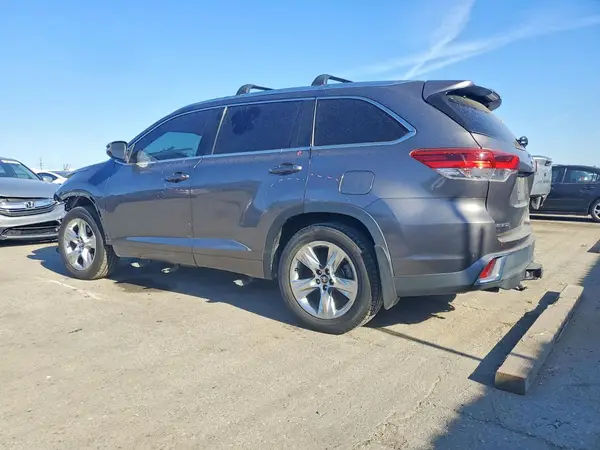 5TDDZRFH4JS853721 2018 TOYOTA HIGHLANDER - Image 2