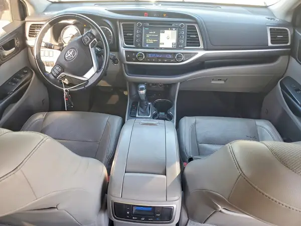 5TDDZRFH4JS853721 2018 TOYOTA HIGHLANDER - Image 8